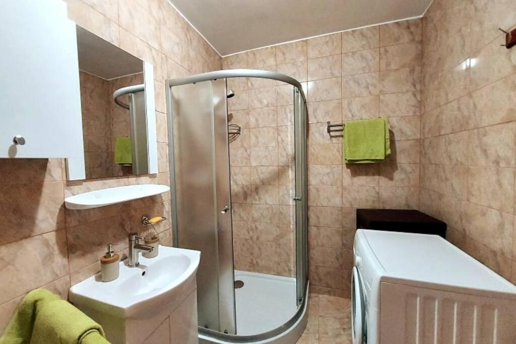 Spacious Flat, With Free Parking & Air Conditioning Floreşti Zewnętrze zdjęcie
